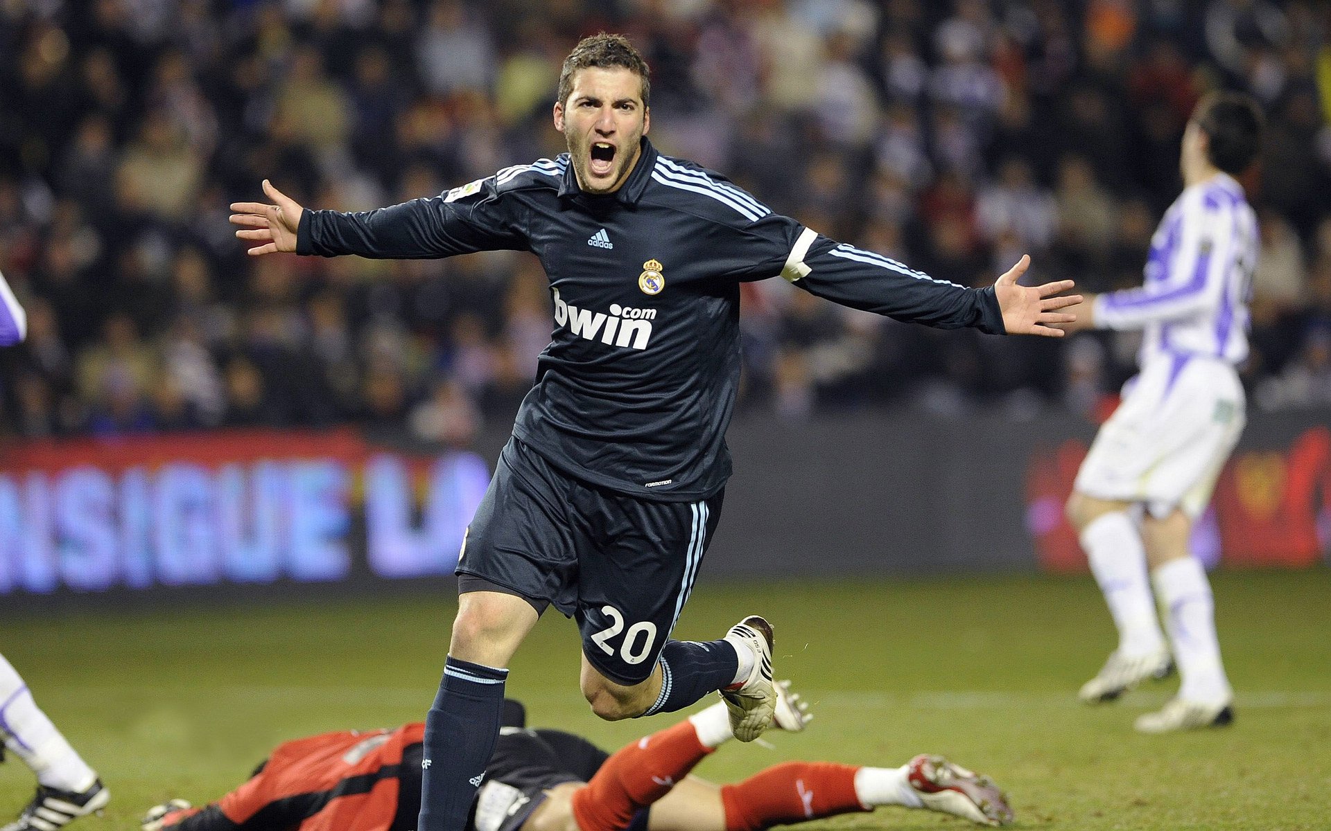 欧冠｜16连胜前无古人，拜仁2_1击败巴黎圣日耳曼独享殊荣，2020欧冠拜仁全胜